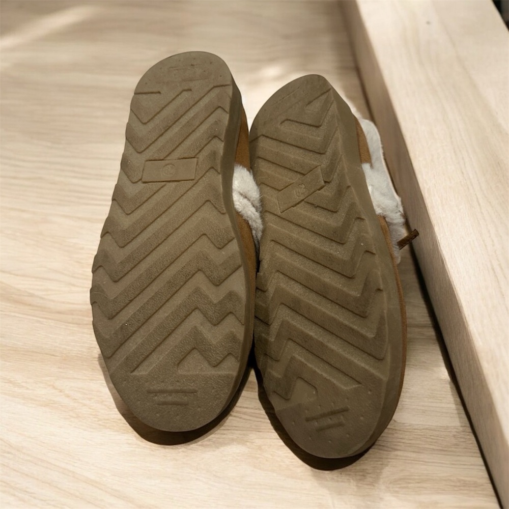 Jellypop Tan Faux Suede Fur-Lined Moccasin Slippers Girls size 11 1/2 - Picture 4 of 4
